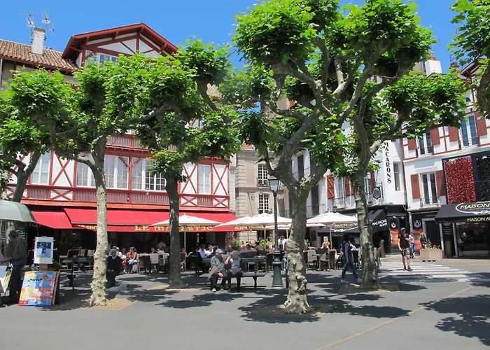 Republique Plein Centre Historique Et A 2 Pas De La Grande * סן-ז'אן-דה-לוז